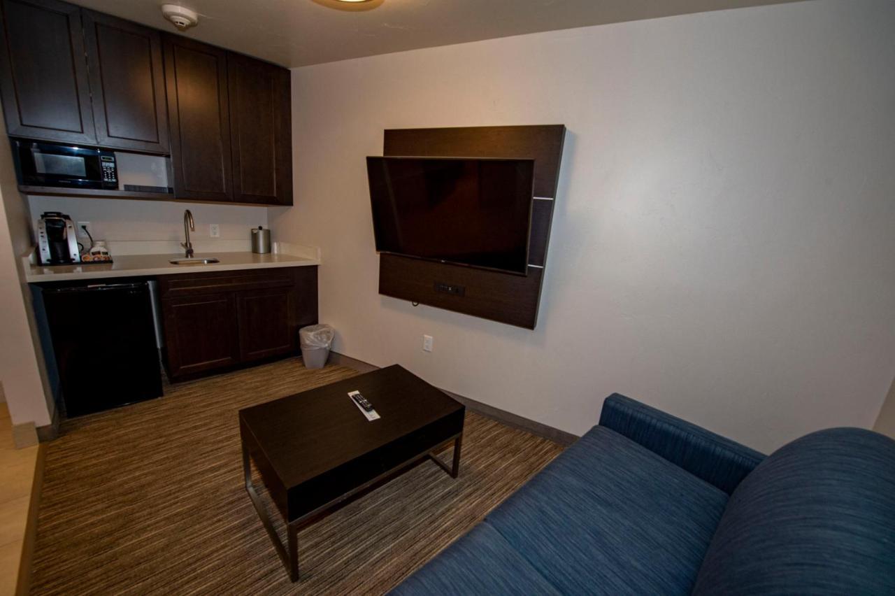 Holiday Inn Express & Suites - Colorado Springs Afa Northgate, An Ihg Hotel Room photo