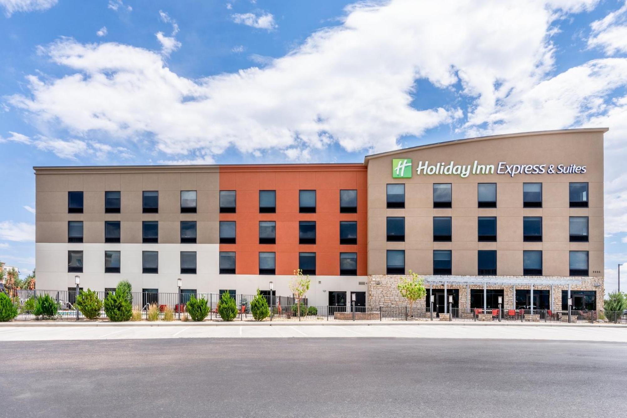 Holiday Inn Express & Suites - Colorado Springs Afa Northgate, An Ihg Hotel Exterior photo