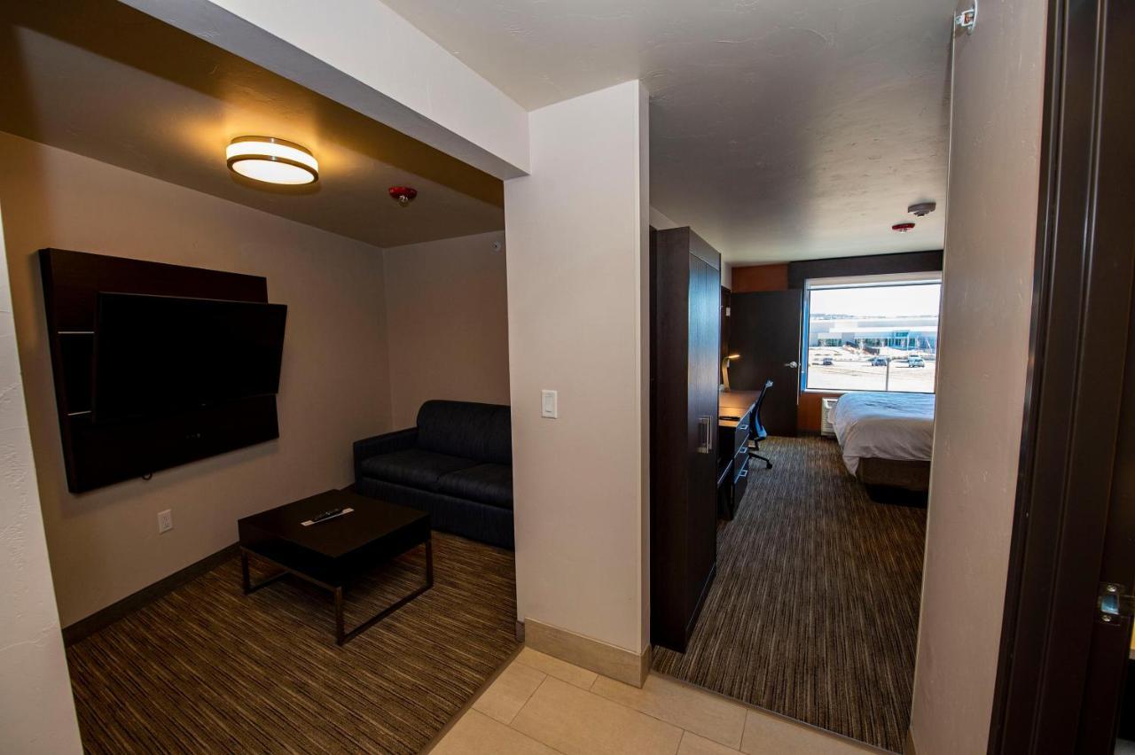 Holiday Inn Express & Suites - Colorado Springs Afa Northgate, An Ihg Hotel Room photo